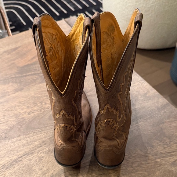 Old Wear Classic Brown Leather Cowboy Boots - Picture 2 of 5